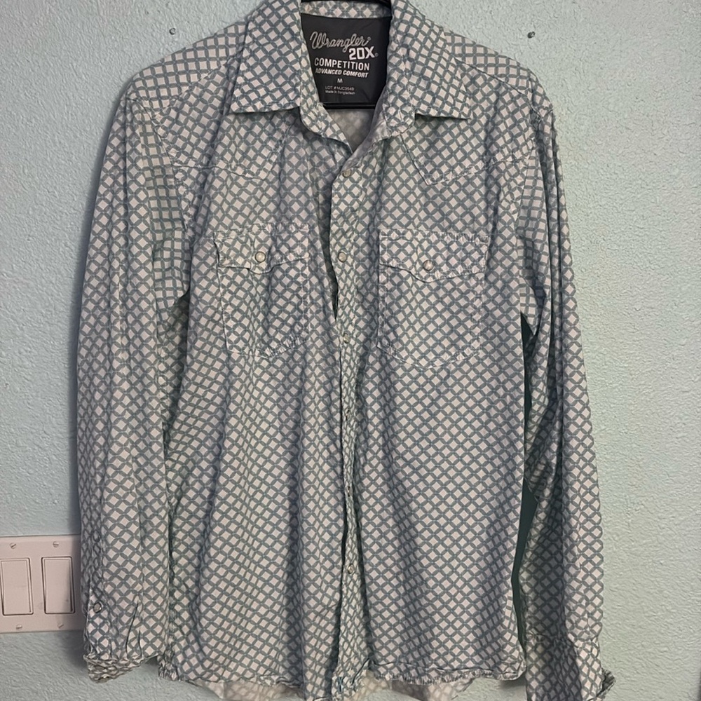 Wrangler button up. Medium. Like new!